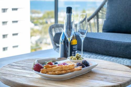 Maroochydore Ocean Views Stylish Sub-penthouse Apartment