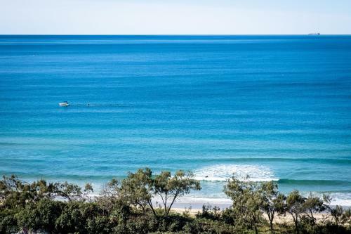 Maroochydore Ocean Views Stylish Sub-penthouse Apartment