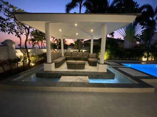 Brand New Pool Villa / 4br 8-10 Persons
