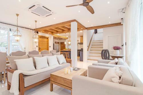 Stylish 2-villa Combination By Hi At Home
