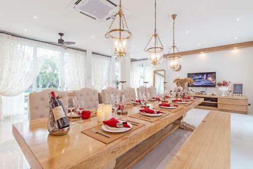 Stylish 2-villa Combination By Hi At Home
