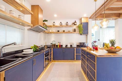 Stylish 2-villa Combination By Hi At Home