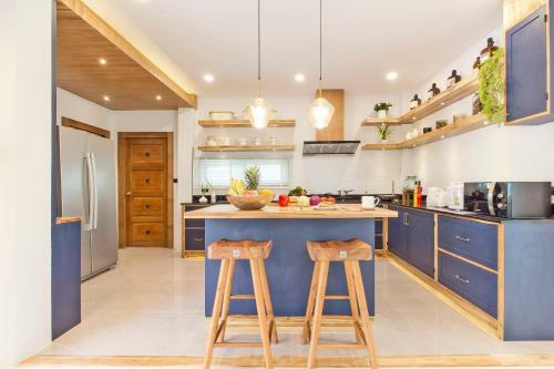Stylish 2-villa Combination By Hi At Home