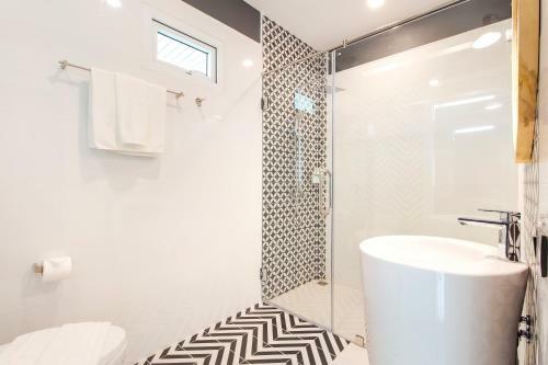 Stylish 2-villa Combination By Hi At Home