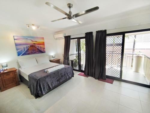 Beach Escape Apartment (2 Levels Apt)