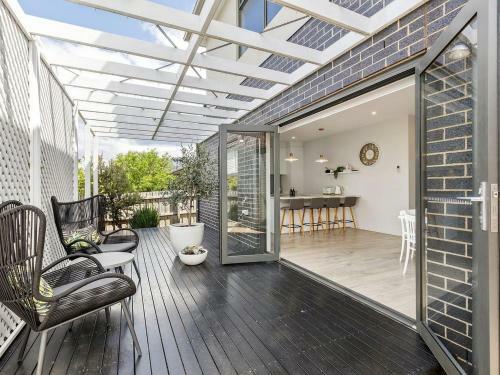 Gogoll Central Beach House 2a