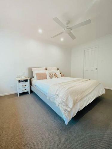 Twin Palms Lennox - Centrally Located With Ocean Views.
