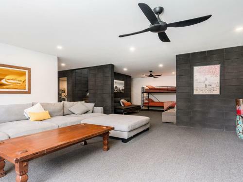 Sea Cliffs Retreat