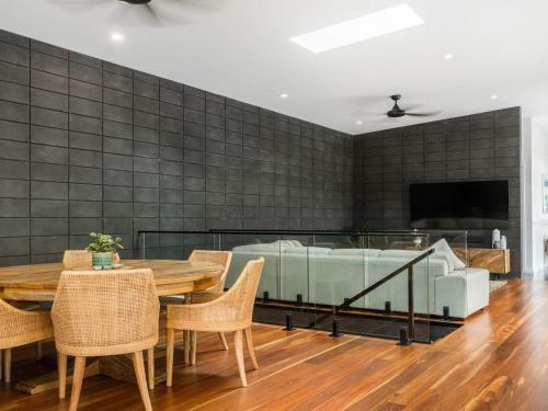 Sea Cliffs Retreat