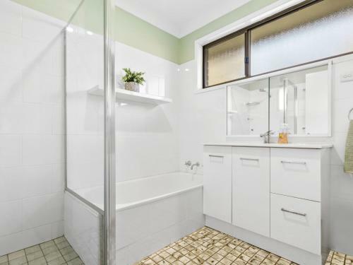 A Classic Bayside Pet Friendly Cottage