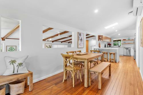 Lush, Beachside 3-bed House With Outdoor Deck