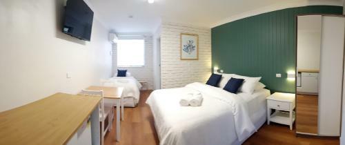 Bay House Motel