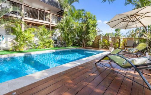 Oasis On Edwards - 2 Bedroom Apartment - Private Pool