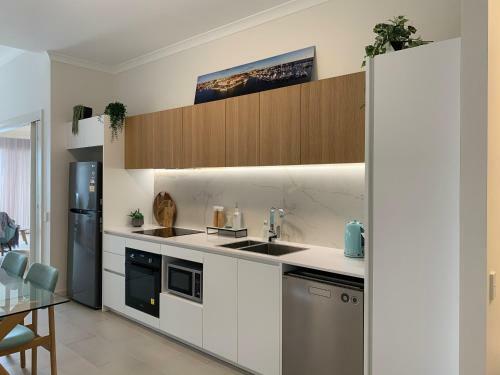 Mariner's Cove ~ Luxe Waterfront Apartment