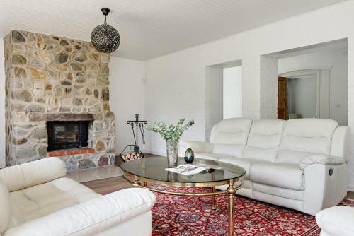 Large And Beautifully Decorated Pool House On Osterlen