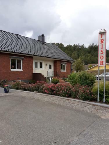 Villa Mitt I Ullared - 400m Till Gek�s
