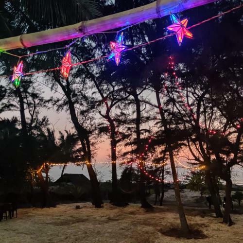 Hostal Hisgrace Beach Cottages & Tents