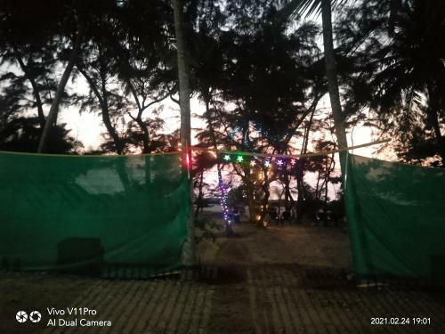 Hostal Hisgrace Beach Cottages & Tents
