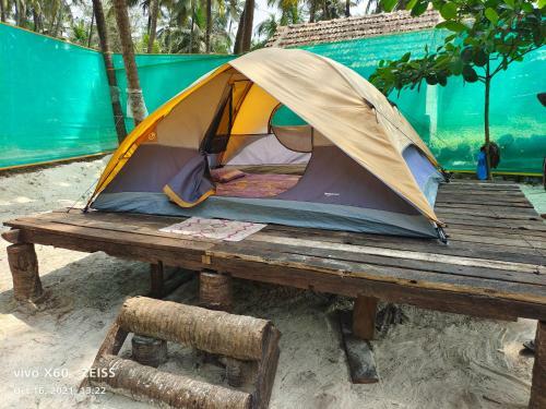 Hostal Hisgrace Beach Cottages & Tents