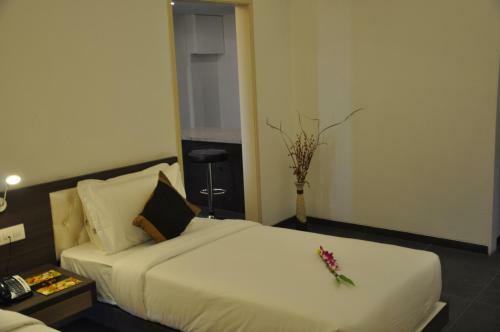 Hotel Pride Biznotel Alkapuri