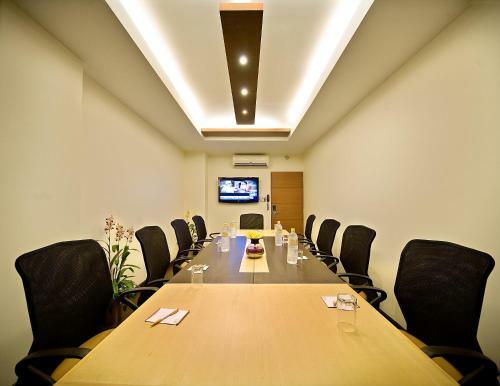 Hotel Pride Biznotel Alkapuri