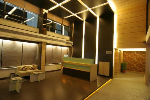 Hotel Pride Biznotel Alkapuri