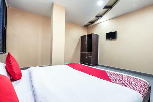 Hotel Oyo 13775 Sathya Inn