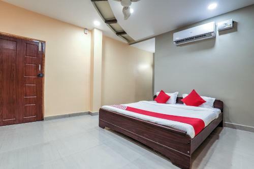 Hotel Oyo 13775 Sathya Inn