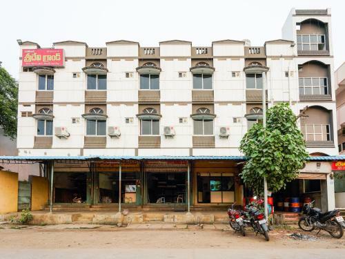 Hotel Oyo 81955 Sridevi Grand