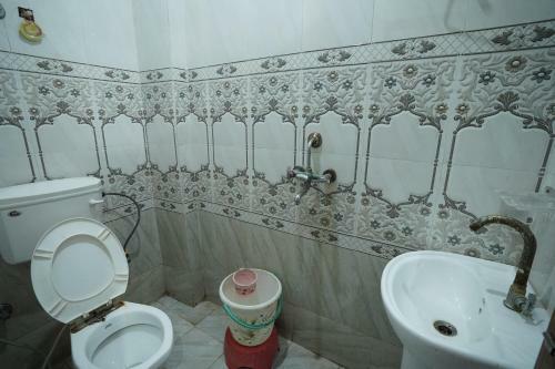 Hotel Trilok Dham By Wb Inn