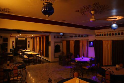Hotel Baba Palace By Mayur Cafe