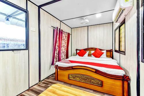 Hotel Oyo 82601 Social Kinaraa