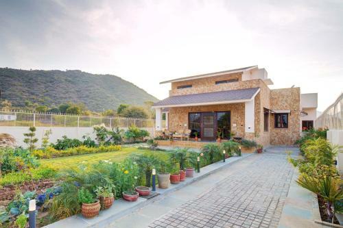 Stayvista At Nirvana Villa