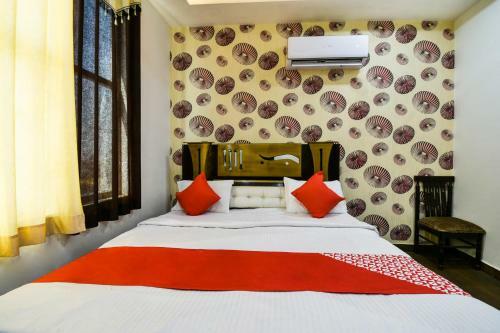 Oyo 40182 Hotel Apple Inn
