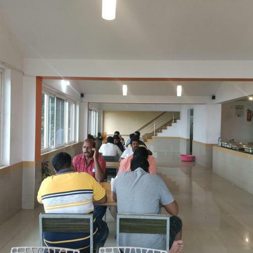 Hotel Vihal Estancia Holiday Inn