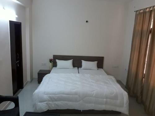 Bed & Breakfast Kashi Stay