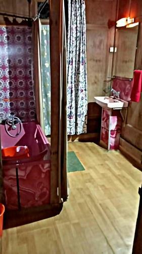 Hotel Houseboat Sheikh Palace