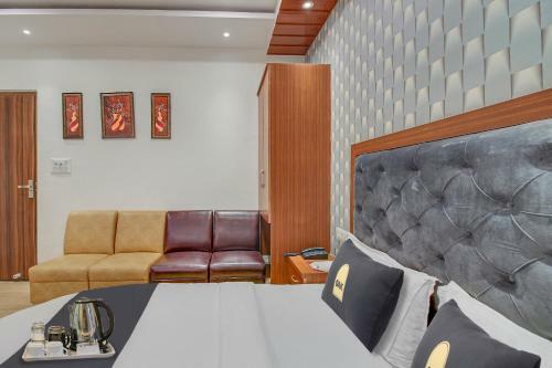 Townhouse Oak Hotel S V Grand