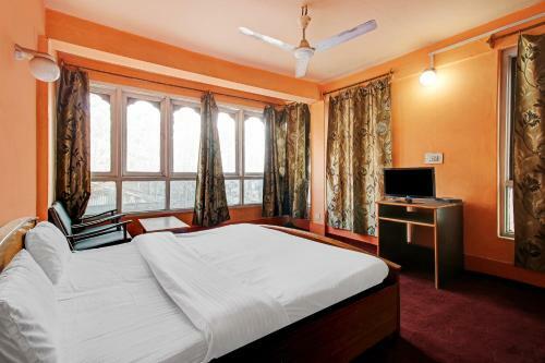 Oyo 84831 Hotel Royal Inn And Restaurant