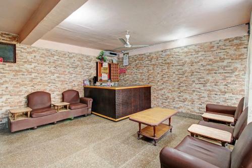 Oyo 84831 Hotel Royal Inn And Restaurant