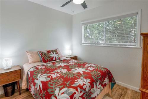 Puaehukai Beach House Next To White Sandy Beach