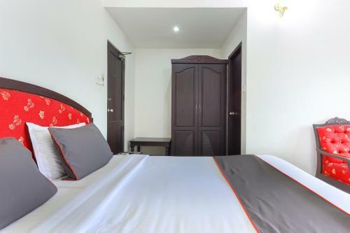 Collection O 50234 Hotel Geebee