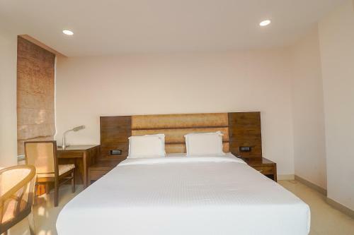 Fabhotel Mid Town Grand
