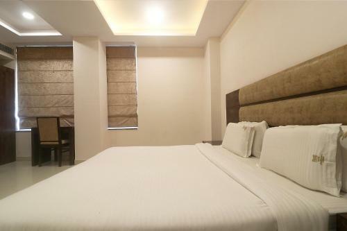 Fabhotel Mid Town Grand