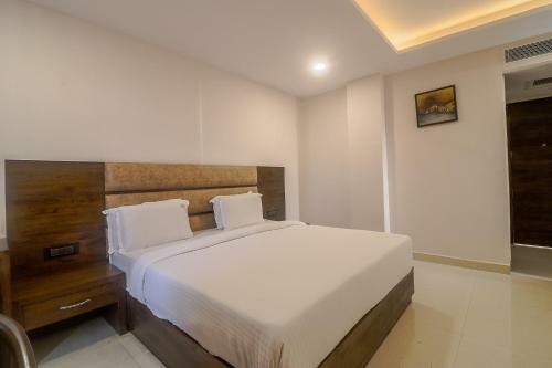 Fabhotel Mid Town Grand