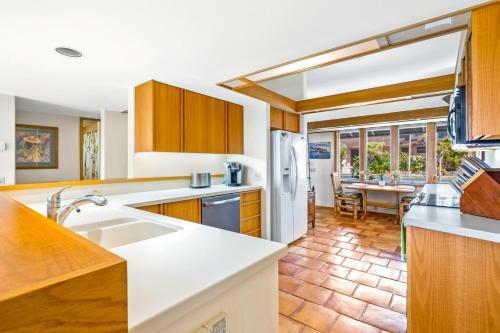 128-1 Puamana Oceanfront
