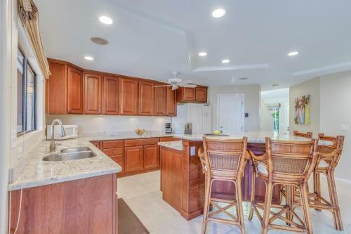 100-3 One Bedroom Puamana Unit