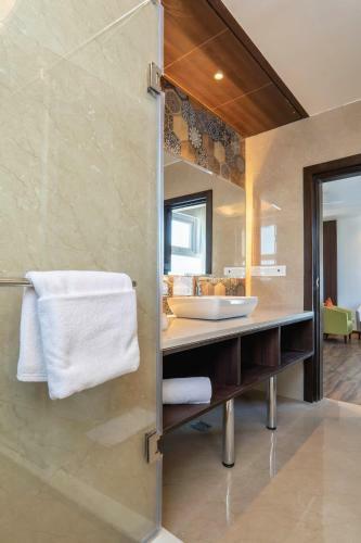 Hotel Le Roi Lake View, Koti