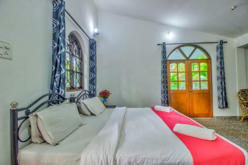 Hostal Hotel Frank's Baga Beach