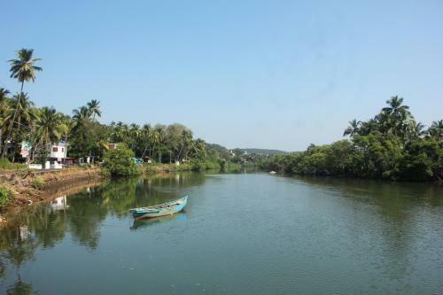 Amazing Baga River View 2bhk Apartment By Stay Over Home